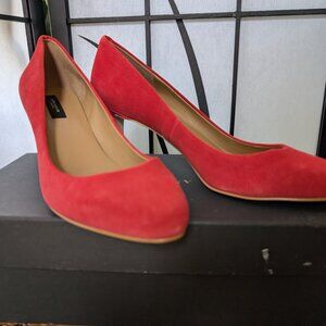 Ann Taylor Perfect Kitten Heel – Scarlet Maple Suede – Size 9 (New!)